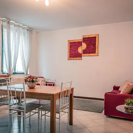 Fronte Ospedale, Parcheggio Gratis E Centro Vicino
